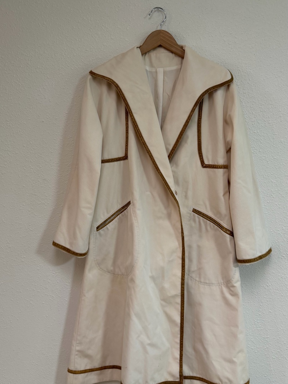 Vtg 70s Raincheetahs by Naman NY Cream Rain Coat with Brown Trim Size 6